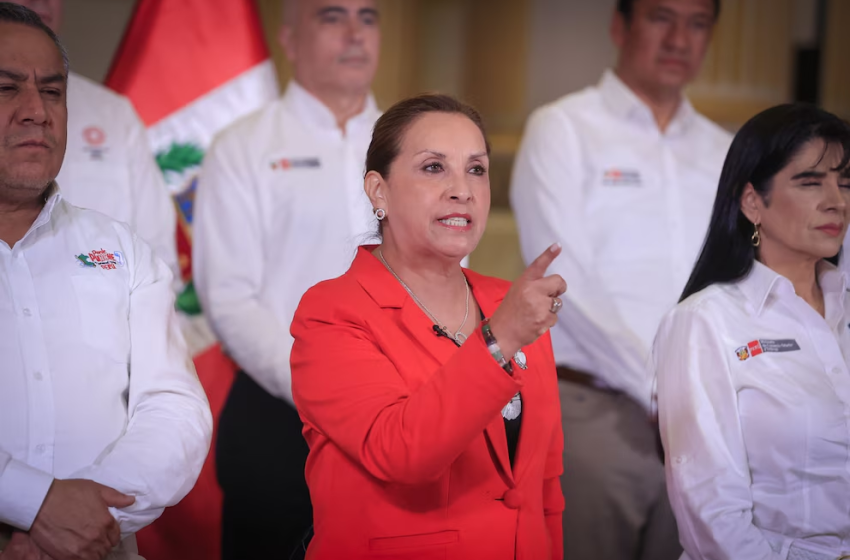  Dina Boluarte denuncia desestabilización y aclara su salud en mensaje a la nación