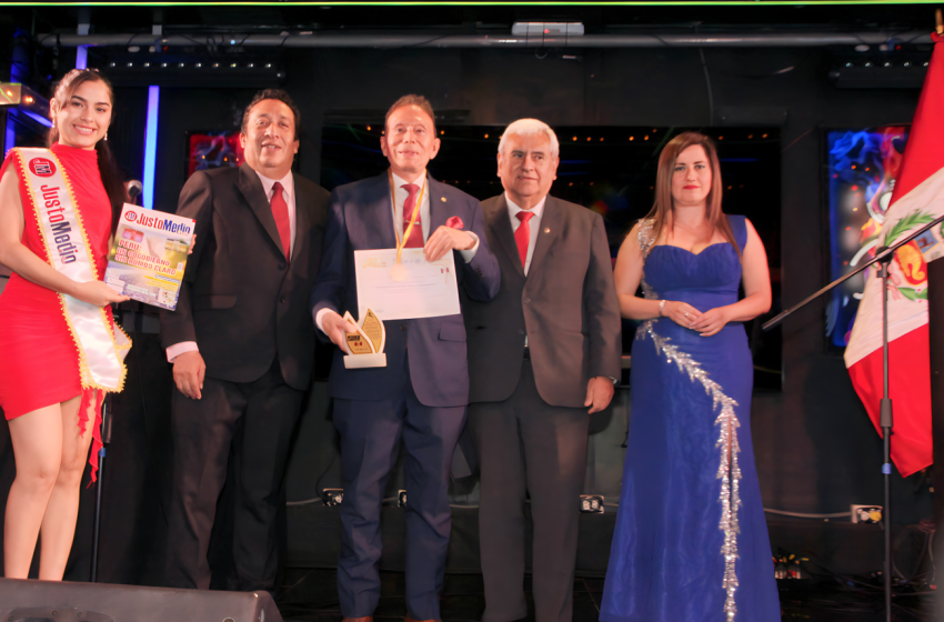 Dr. Marco Arrunátegui recibe Medalla Bicentenario por compromiso social