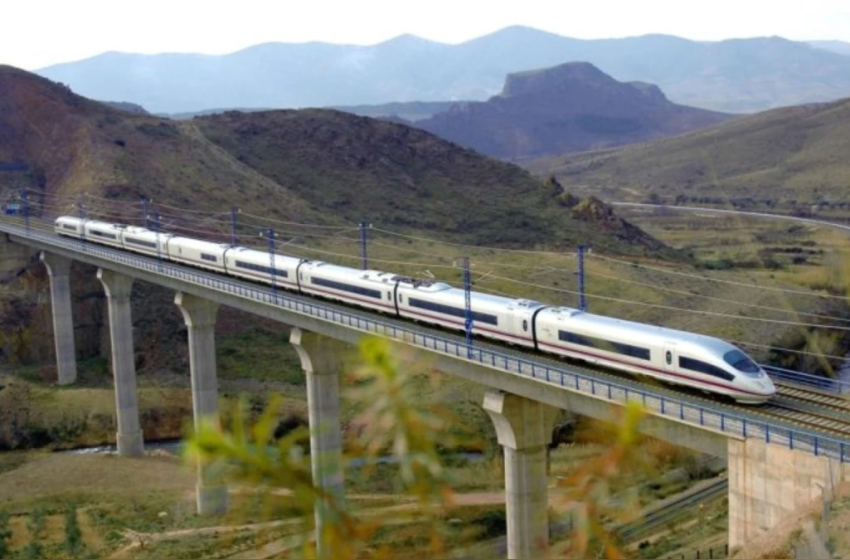 Brasil y China impulsan ferrocarril bioceánico que conectará Perú