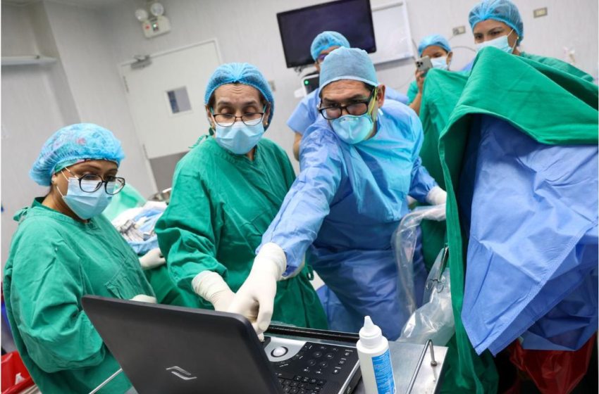  EsSalud aplica técnica pionera para tratar fibromas uterinos