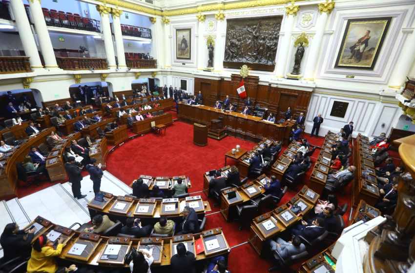  Congreso asegura permanencia laboral de servidores mediante cuestionado acuerdo de Mesa Directiva